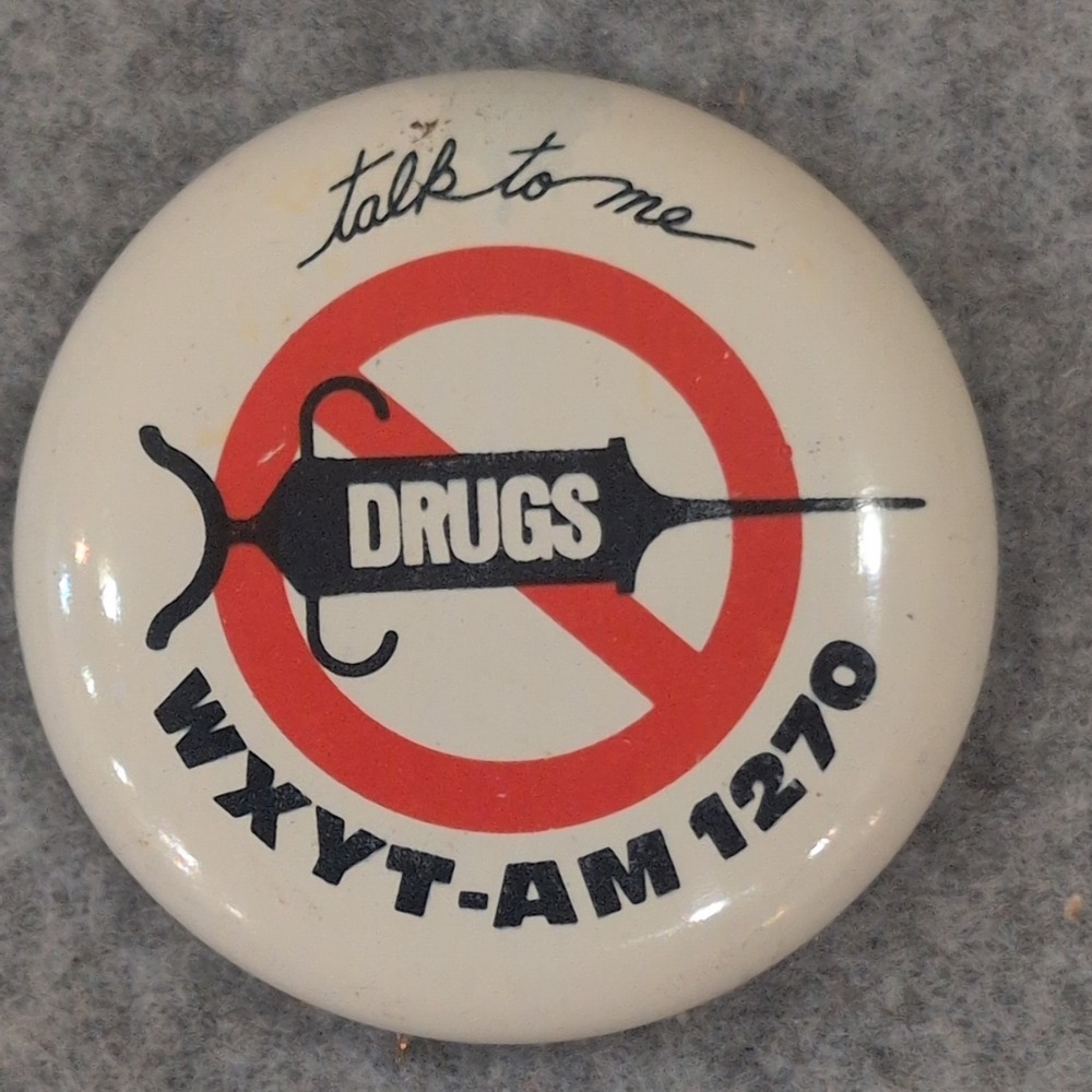 Vintage 1940's talk to me Drugs Syringe No Drugs Radio Station‎ WXYT AM 1270 Pin